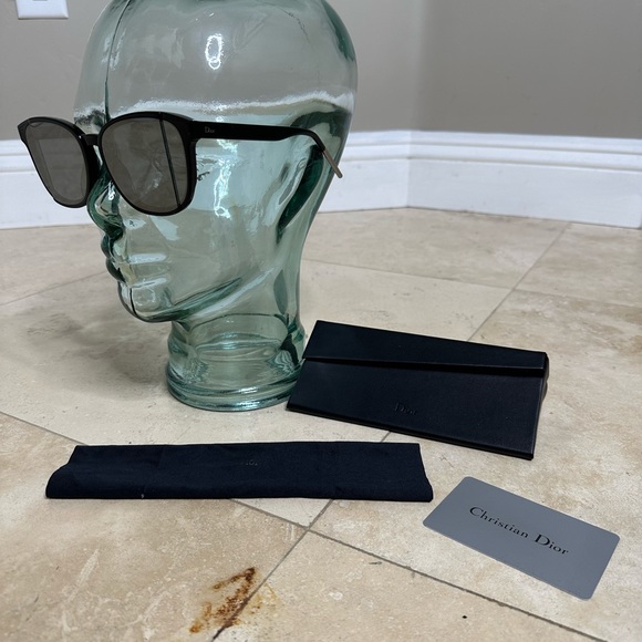 👓DIOR- Black Line Oversize Sunglasses👓 - Picture 7 of 17